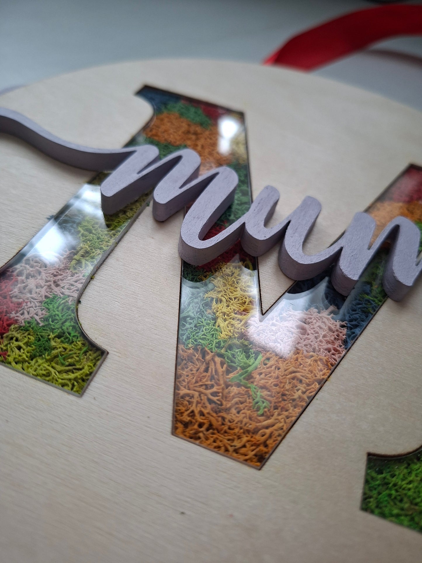 Mother’s Day Wooden Sign – 30cm Round Mum Wall Decor with Preserved Moss