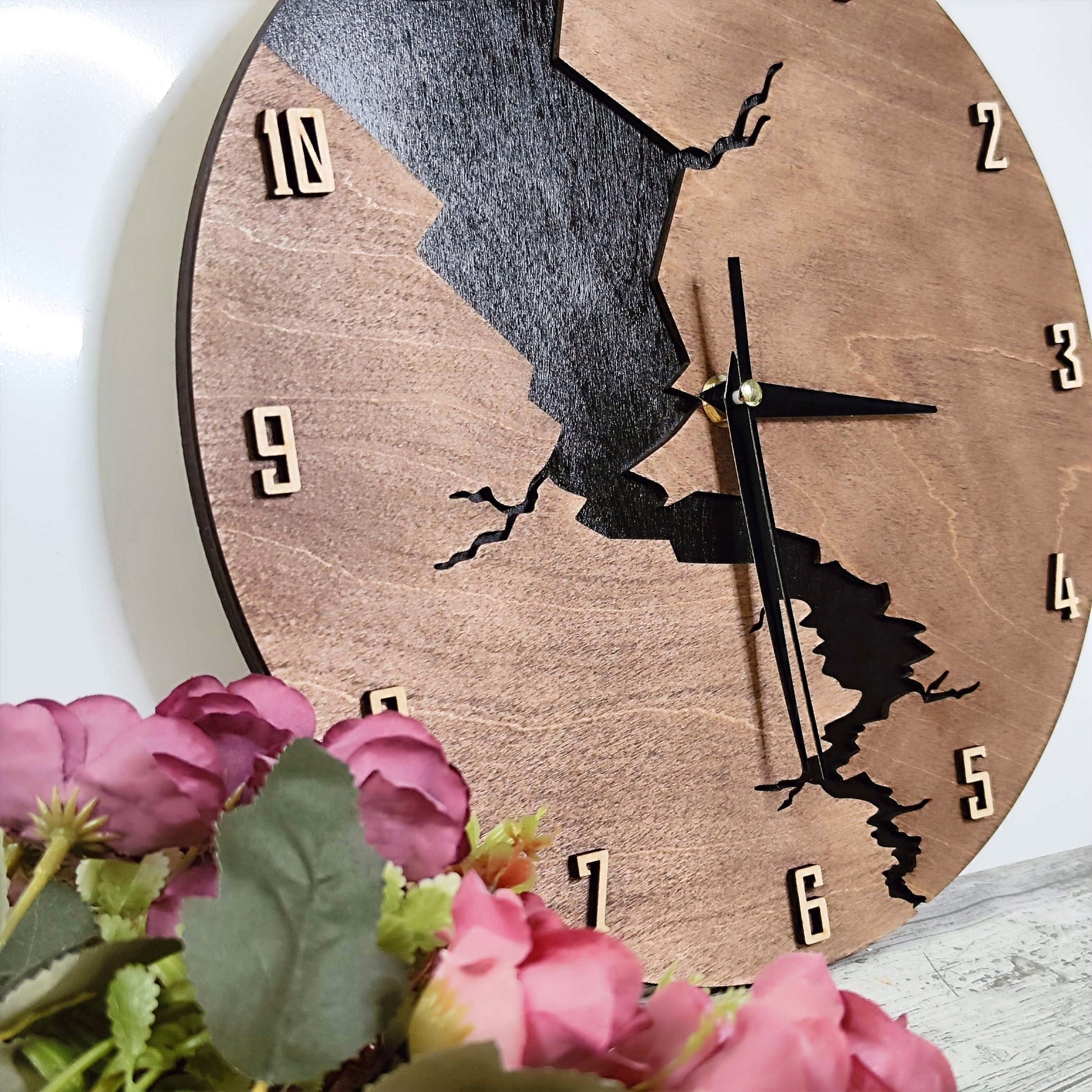 Wooden Wall Clock Earth Crack Design