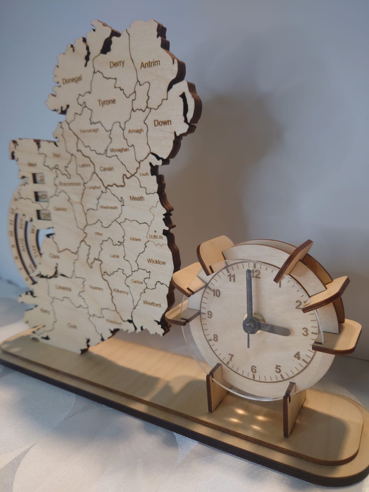 Perpetual Calendar Ireland Map with Clock