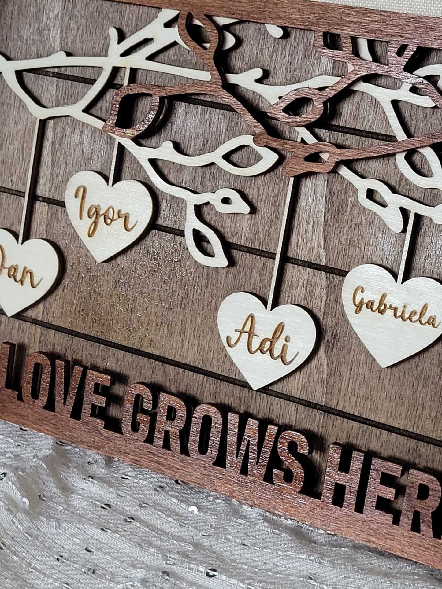 Family Members Hanging Hearts, Family tree decor frame
