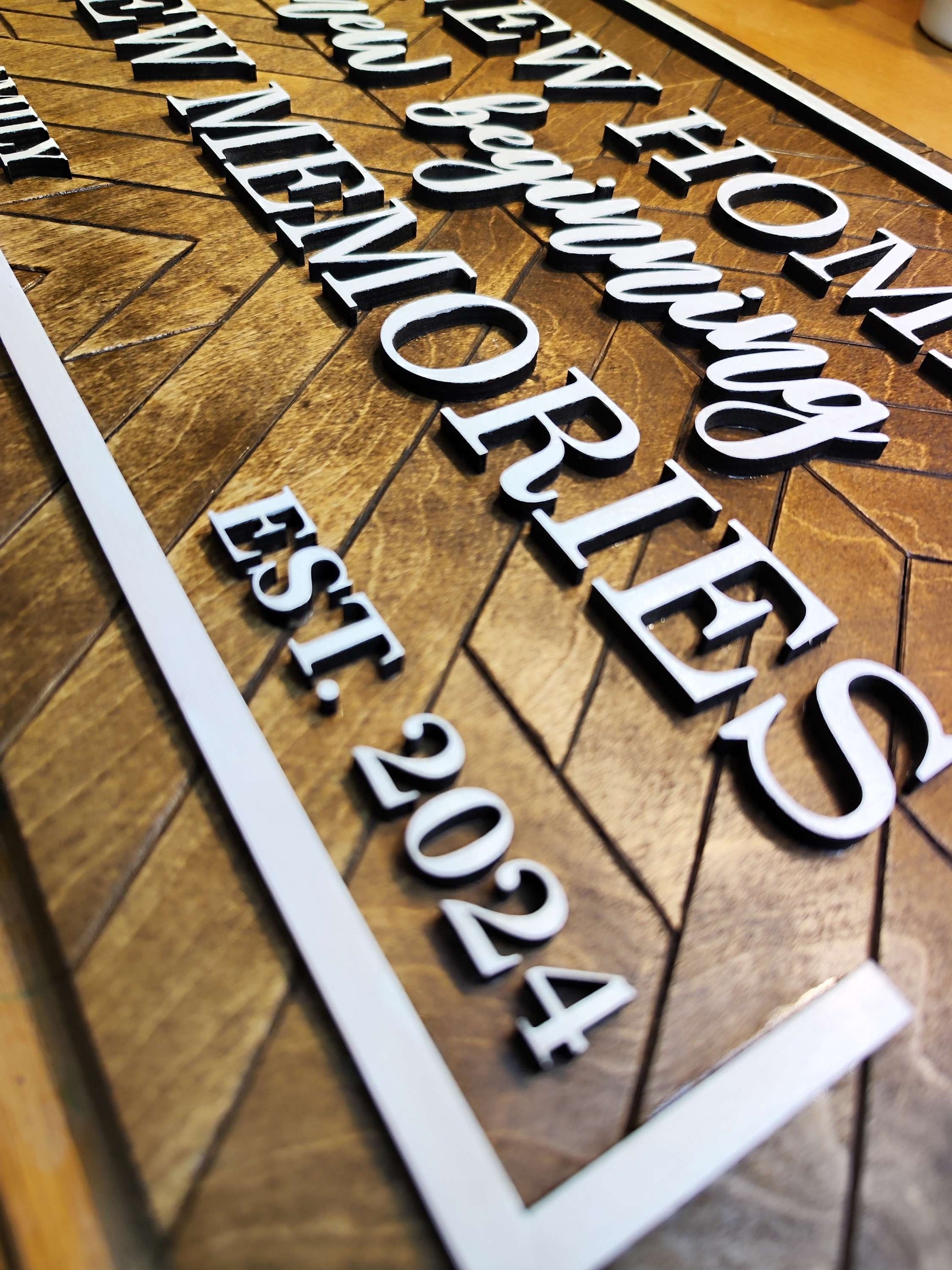 Wooden Wall Sign "New Home", Quilt Patern, Personalised